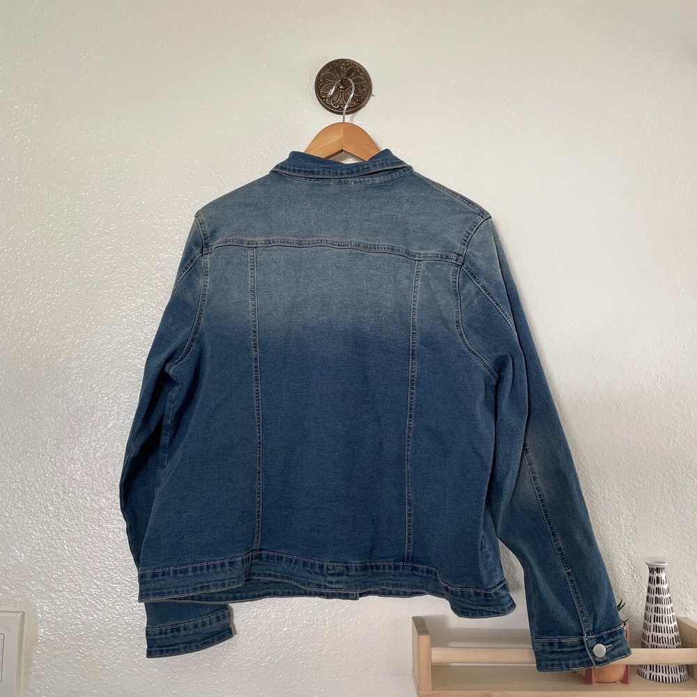 K.Jordan Women Floral Embroidered Pearl Denim Jacket Medium Wash Blue 1X - Picture 2 of 7